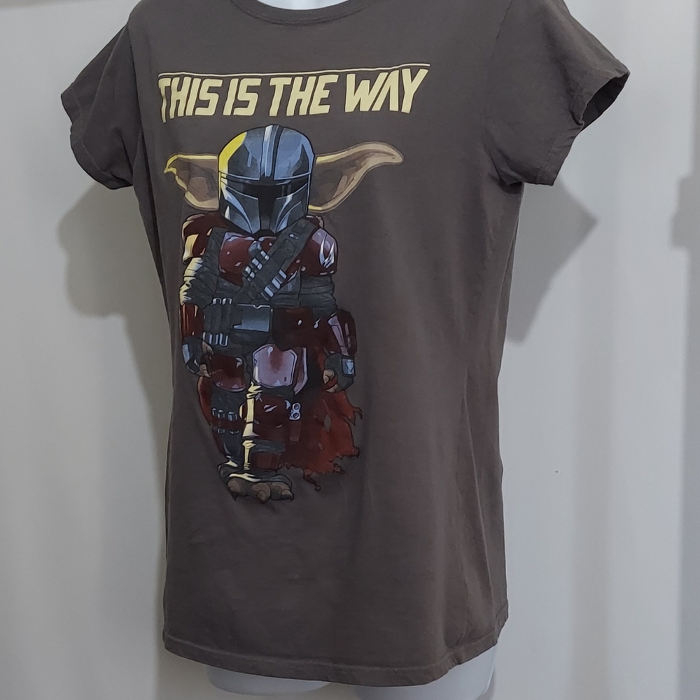 Baby Yoda The Mandlalorian t-shirt